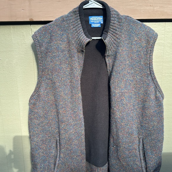 Pendleton Men’s wool vest.  Like new! - Picture 2 of 6